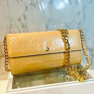 Louis Vuitton Vernis Wallet (Free bag insert and chain)